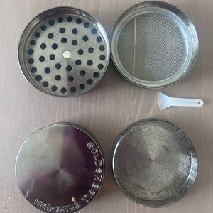 Golden Bell 2" Spice Grinder 4-Piece Set, Silver- EUC